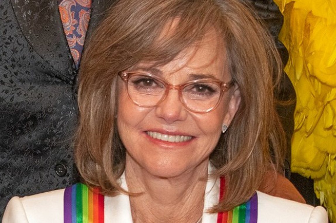 Η Σάλι Φιλντ σε σειρά για τους Los Angeles Lakers