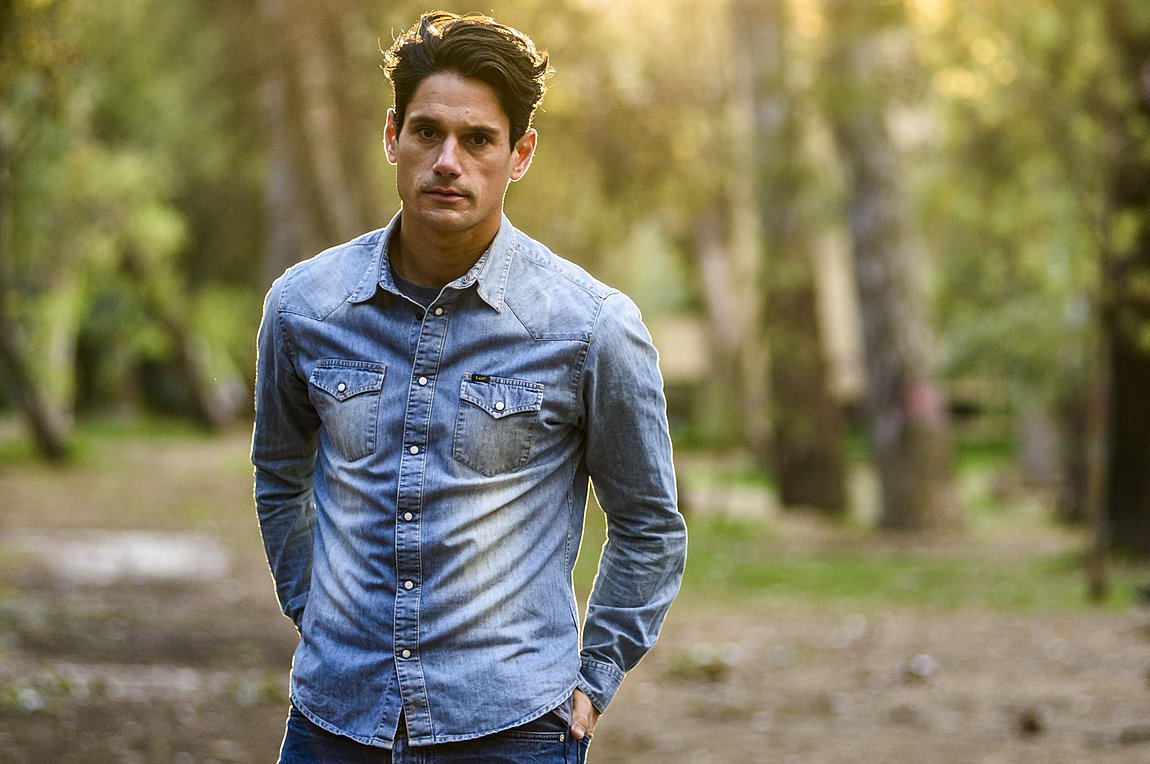 Ο Βλάχος έγραψε και τραγουδάει «Μαθήματα ζωής», πριν τον «Ορέστη»και τον «Αναρχικό»!