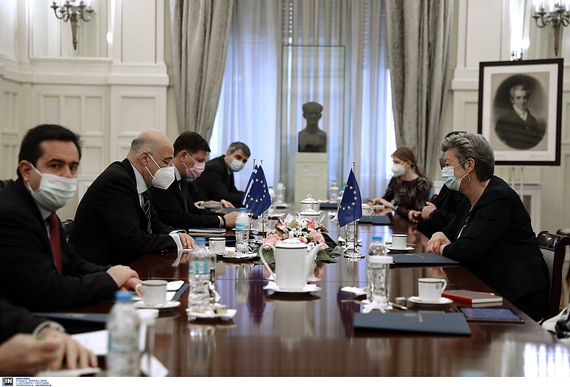 Τετ α τετ Δένδια με την Ευρωπαία Επίτροπο Γιόχανσον – Τι συζήτησαν