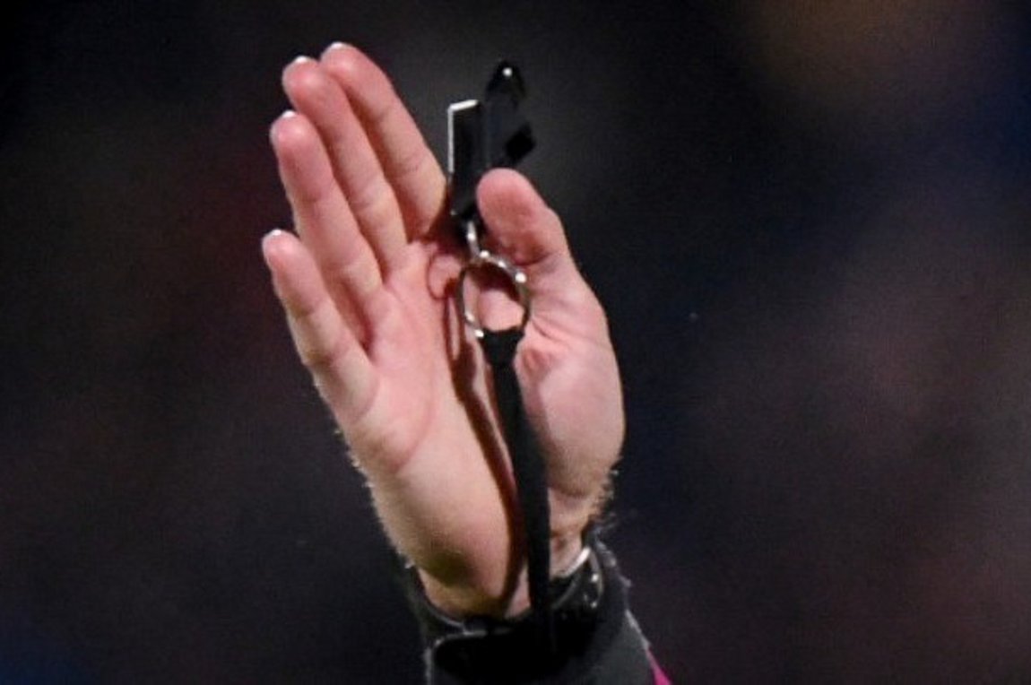 Αποβολή μετά από 17 δευτερόλεπτα!