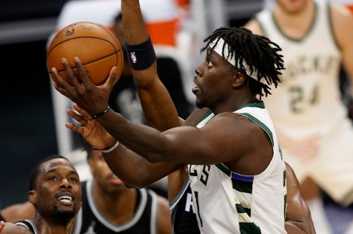 «Έδεσαν» και Τζρου Χόλιντεϊ οι Μπακς