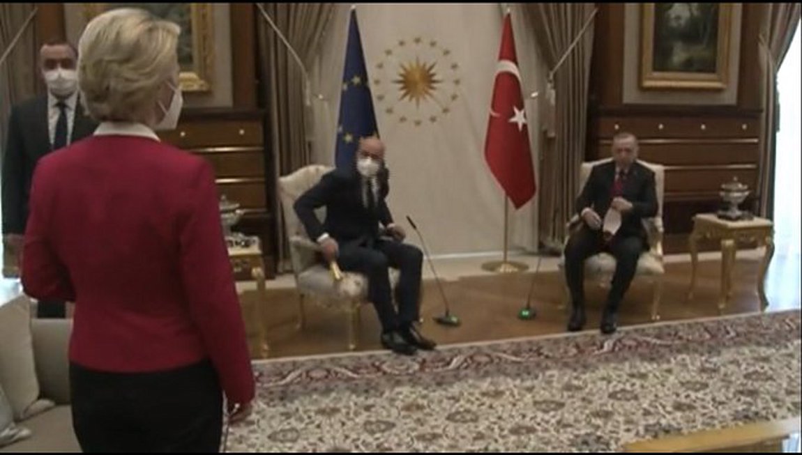 BΙΝΤΕΟ: Όταν ο οικοδεσπότης Ερντογάν άφησε όρθια την Ούρσουλα