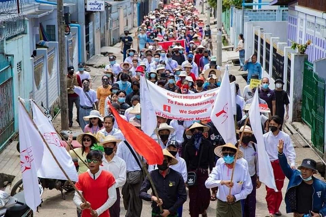 Πραξικόπημα στη Μιανμάρ: Πυρά εναντίον διαδήλωσης υγειονομικών – Υπάρχουν θύματα