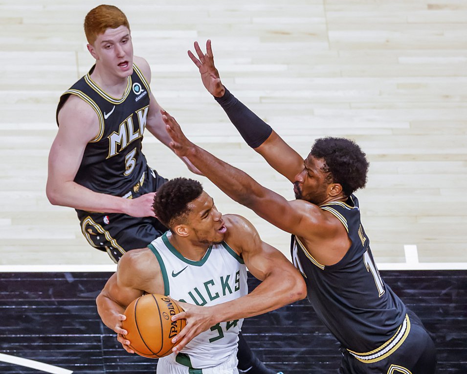 ΒΙΝΤΕΟ: Επέστρεψε ορεξάτος ο Γιάννης κόντρα στους Χοκς, εύκολα οι Μπακς