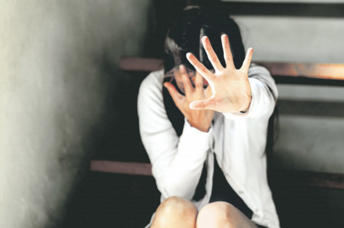 «Με παρότρυνε να εκδίδομαι»