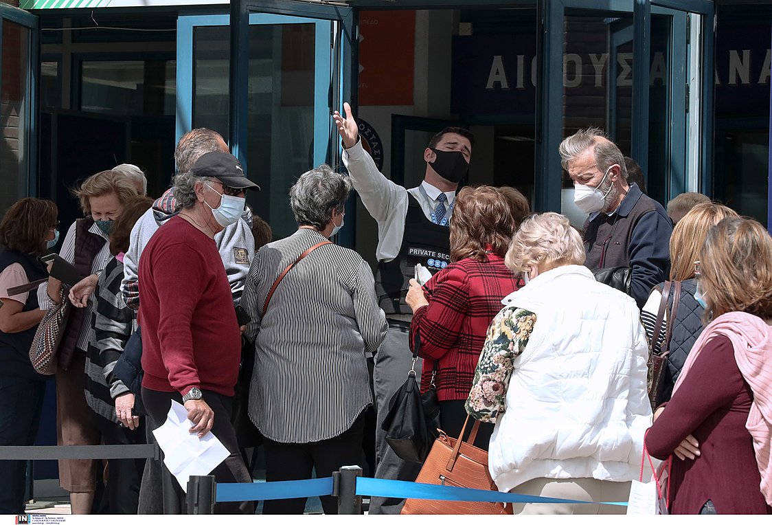 Απίστευτος συνωστισμός στο κέντρο Προμηθέας – Θέλουν όλοι να εμβολιαστούν άμεσα – ΦΩΤΟ