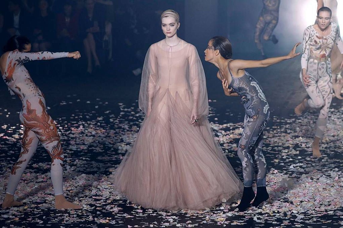 Τα catwalks του Dior που έφεραν το χορό στην πασαρέλα