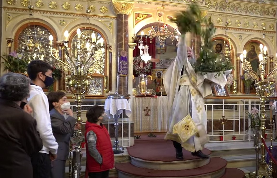 Χίος: Έκανε την πρώτη Ανάσταση ο «ιπτάμενος» ιερέας – ΒΙΝΤΕΟ