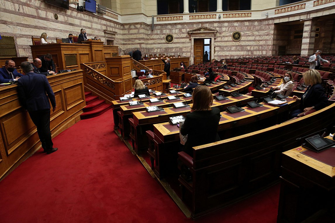 Ενστάσεις Γιαννάκου και δάκρυα Άννας Καραμανλή για τη συνεπιμέλεια