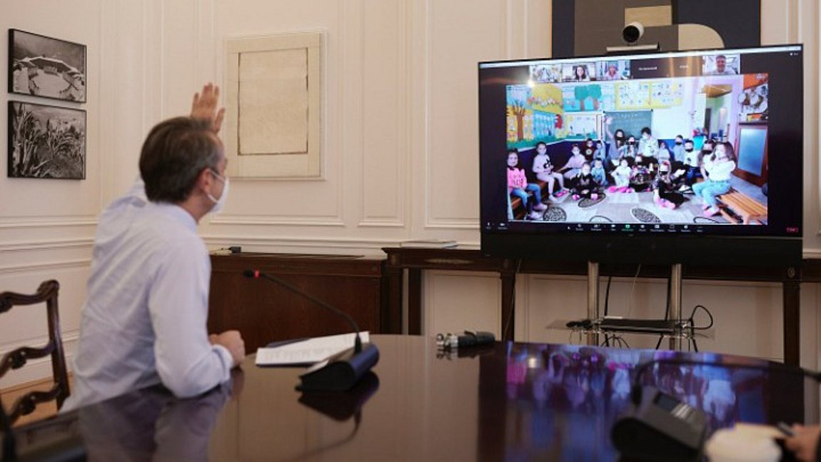 Τηλεδιάσκεψη Μητσοτάκη με μαθητές Νηπιαγωγείου – Παρακολούθησε το μάθημα ο πρωθυπουργός