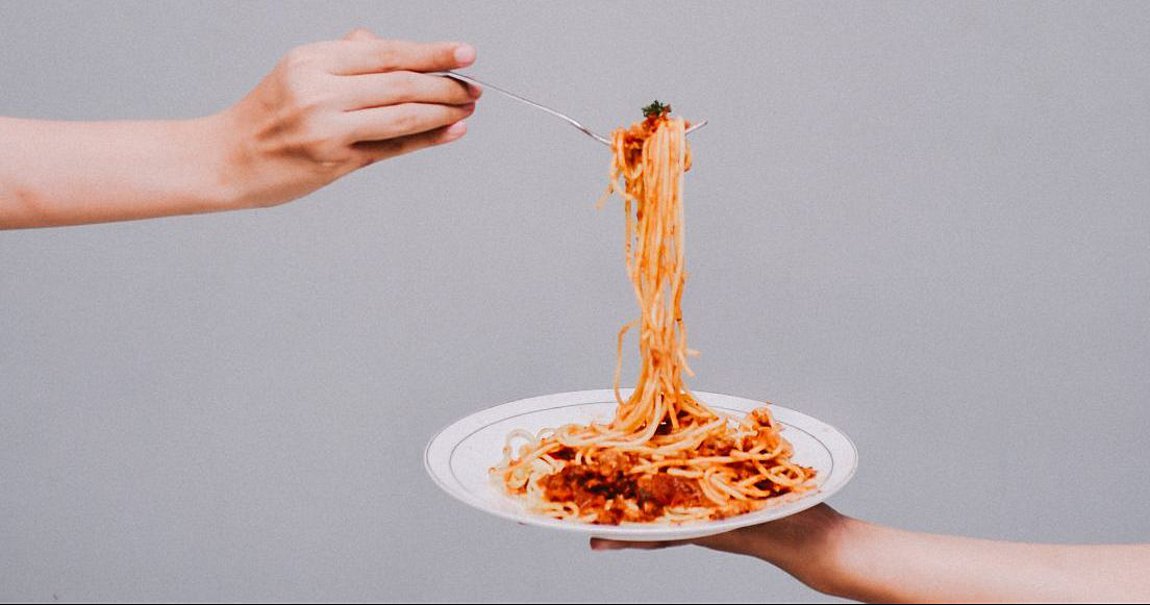3 λόγοι για να τρως μακαρόνια το βράδυ (κι όμως δεν παχαίνουν)