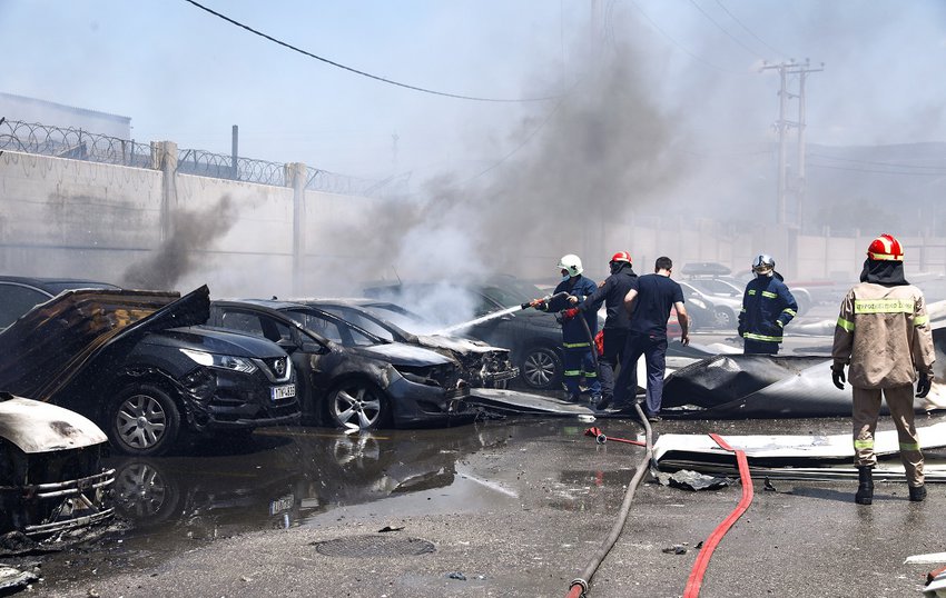 Ασπρόπυργος: Μεγάλες ζημιές από την έκρηξη βυτιοφόρου με προπάνιο - Διέλυσε 15 αυτοκίνητα - Δείτε φωτογραφίες