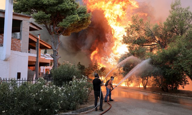 Πυρκαγιά στη Βαρυμπόμπη: Επιχειρήσεις απεγκλωβισμού πολιτών | ενότητες, κοινωνία