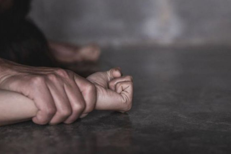 «Την κακοποιεί, την απειλεί με μαχαίρια»: Συγκλονίζει καταγγελία για ενδοικογενειακή βία - ΒΙΝΤΕΟ 