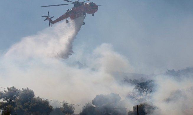 Μάχη με τις φλόγες στα Βίλια: Aνεξέλεγκτο το μέτωπο, εκκενώνονται κι άλλοι οικισμοί – Αναζωπυρώσεις στην Κερατέα | ενότητες, κοινωνία