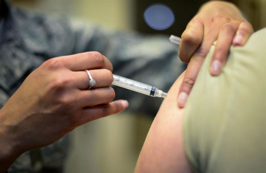 Οικονόμου: Το ενδεχόμενο επέκτασης της υποχρεωτικότητας του εμβολιασμού είναι πάντα μια επιλογή