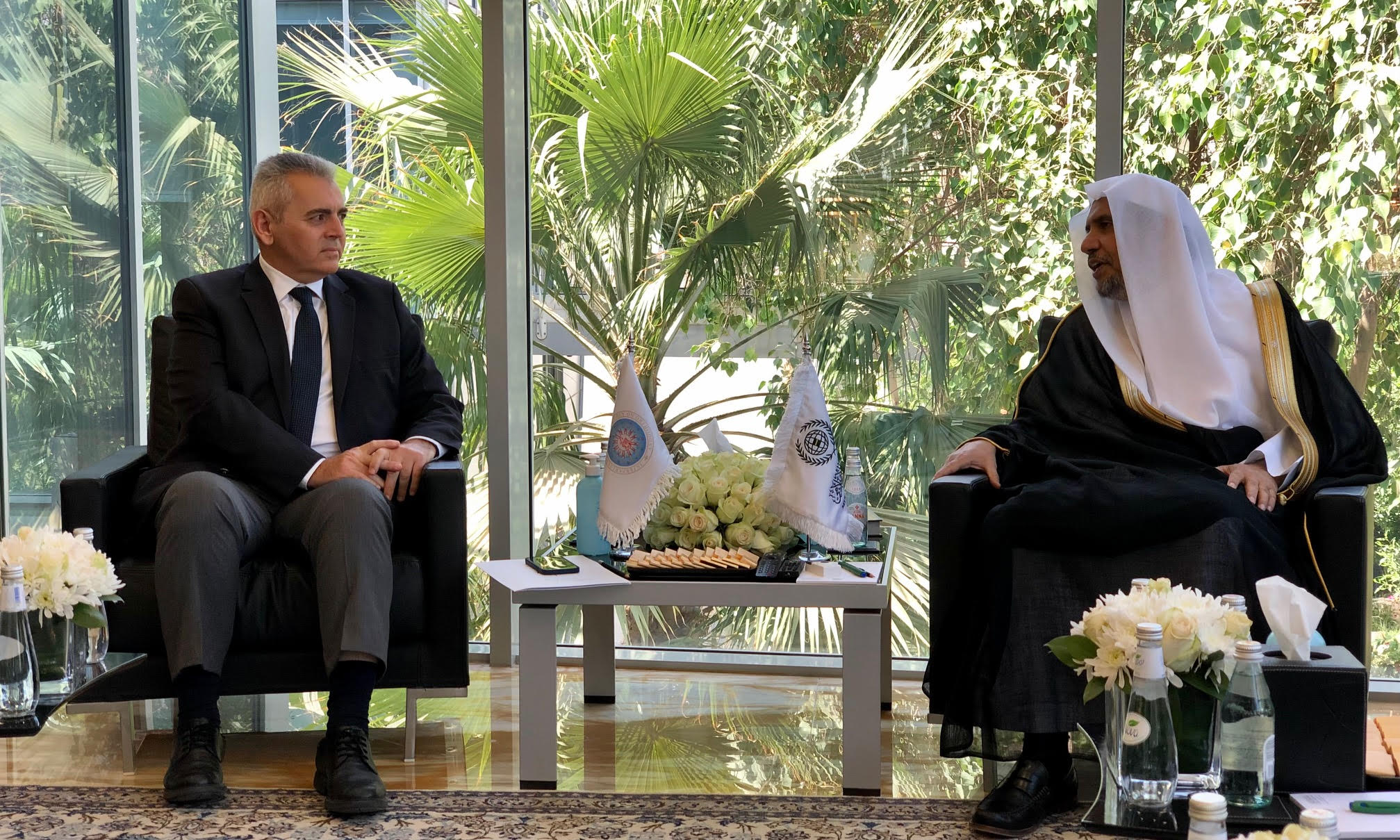 Σε εγκάρδιο κλίμα πραγματοποιήθηκαν οι συνομιλίες του ΓΓ της ΔΣΟ και του ΓΓ της Λίγκας. Σε εγκάρδιο κλίμα πραγματοποιήθηκαν οι συνομιλίες του ΓΓ της ΔΣΟ και του ΓΓ της Λίγκας.