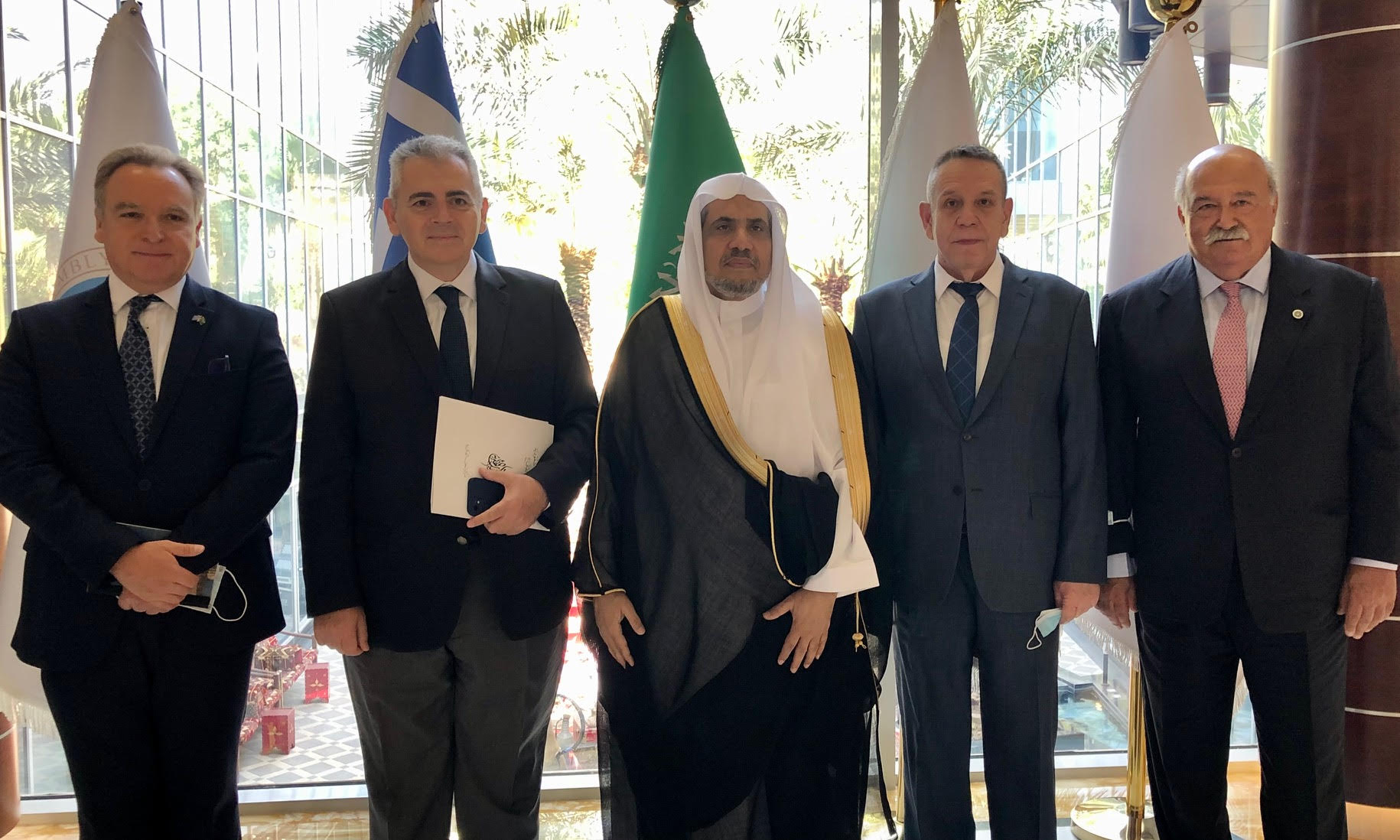 Στο επίσημο γεύμα παρακάθισαν και οι πρέσβεις της Ελλάδος Αλέξης Κωνσταντόπουλος και της Ρωσίας Σεργκέι Κοζλόφ. Στο επίσημο γεύμα παρακάθισαν και οι πρέσβεις της Ελλάδος Αλέξης Κωνσταντόπουλος και της Ρωσίας Σεργκέι Κοζλόφ.