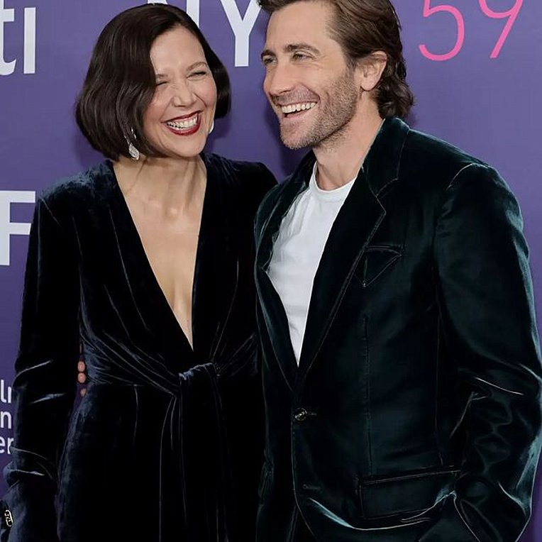 Η Maggie και ο Jake Gyllenhaal φόρεσαν coordinating velvet σύνολα