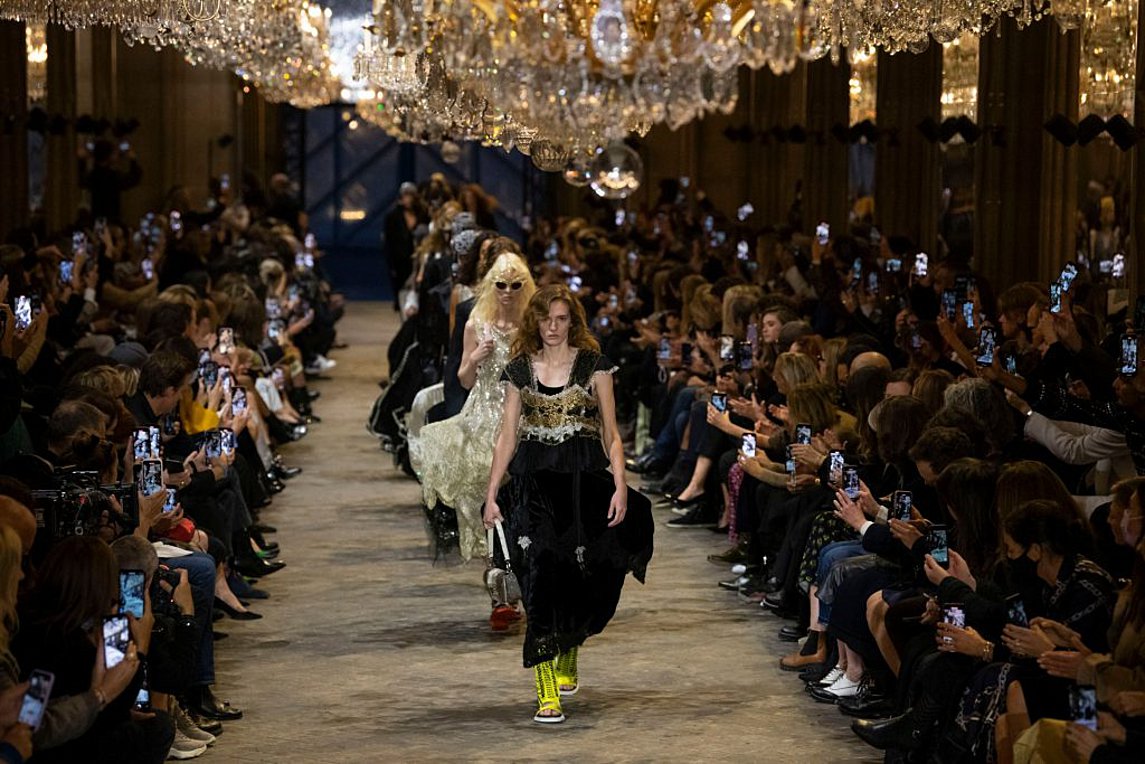 Louis Vuitton SS22: Η βικτωριανή εποχή κάνει update στο σήμερα