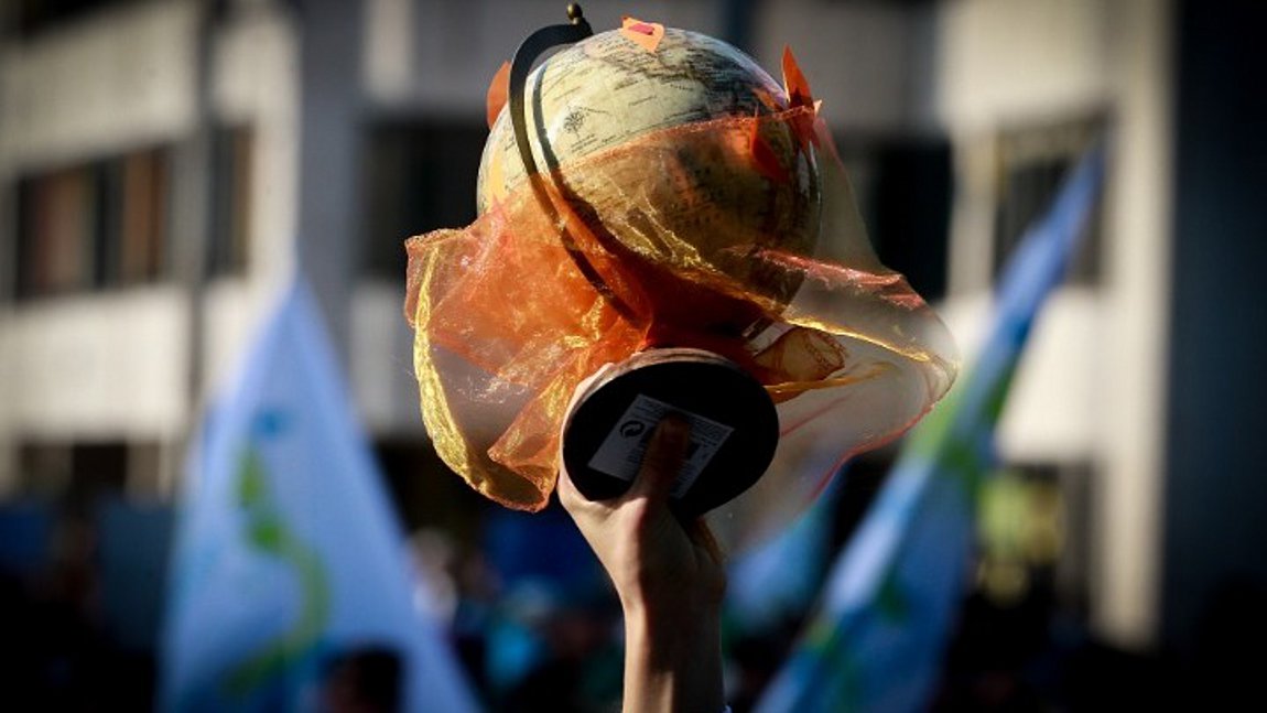 Βρυξέλλες: Δεκάδες χιλιάδες διαδηλωτές στη μεγάλη πορεία για το κλίμα