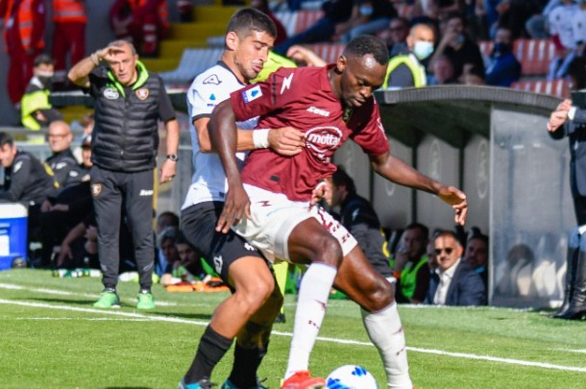 Πολύτιμο «τρίποντο» με ανατροπή η Σπέτσια – ΒΙΝΤΕΟ