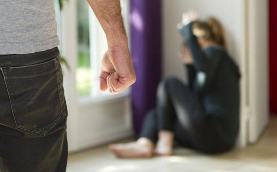 Πάτρα: Εξανάγκασε τη γυναίκα του σε σεξουαλική πράξη 