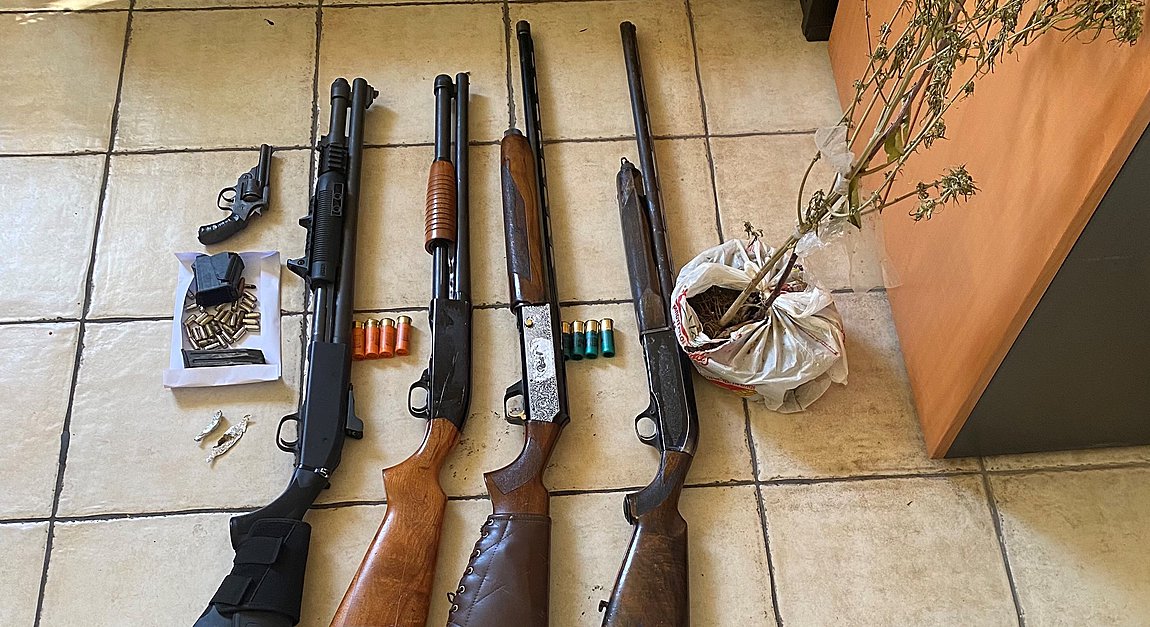 Ασπρόπυργος: Αστυνομική επιχείρηση κατέσχεσε όπλα και ναρκωτικά – Τέσσερις συλλήψεις