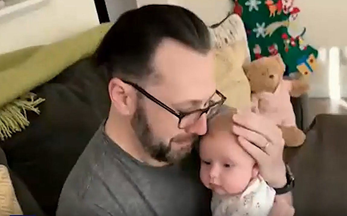 ΗΠΑ: «Θρίλερ» στην εξωσωματική – Γέννησαν η μία το μωρό της άλλης