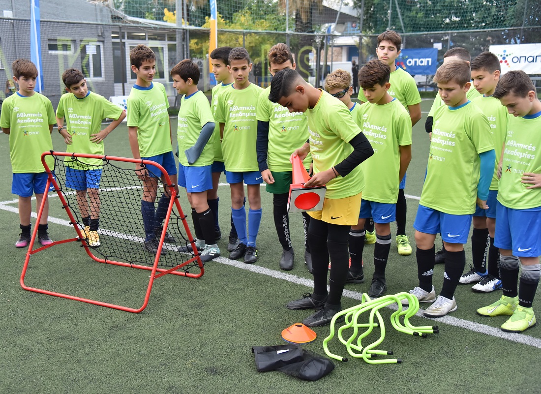 Τα παιδιά των Αθλητικών Ακαδημιών ΟΠΑΠ προπονούνται με τον νέο εξοπλισμό