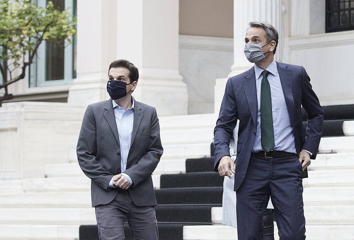 DUOday: Ποιος είναι ο 26χρονος Κωνσταντίνος που συνόδευε σήμερα τον Κυριάκο Μητσοτάκη