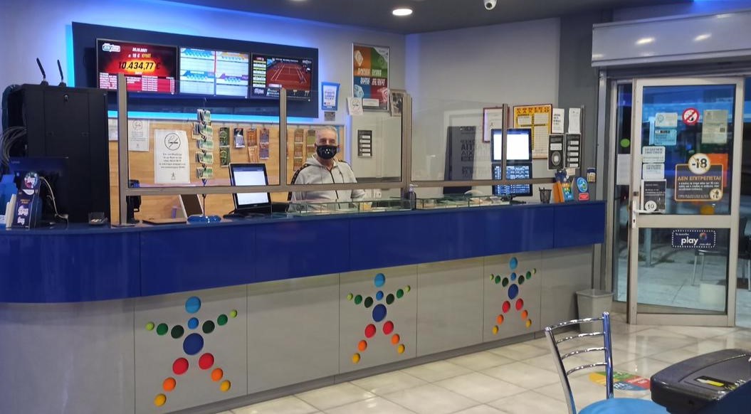 Ο κ. Σάκης Δεμερτζής, ιδιοκτήτης καταστήματος ΟΠΑΠ στη Σαλαμίνα Ο κ. Σάκης Δεμερτζής, ιδιοκτήτης καταστήματος ΟΠΑΠ στη Σαλαμίνα