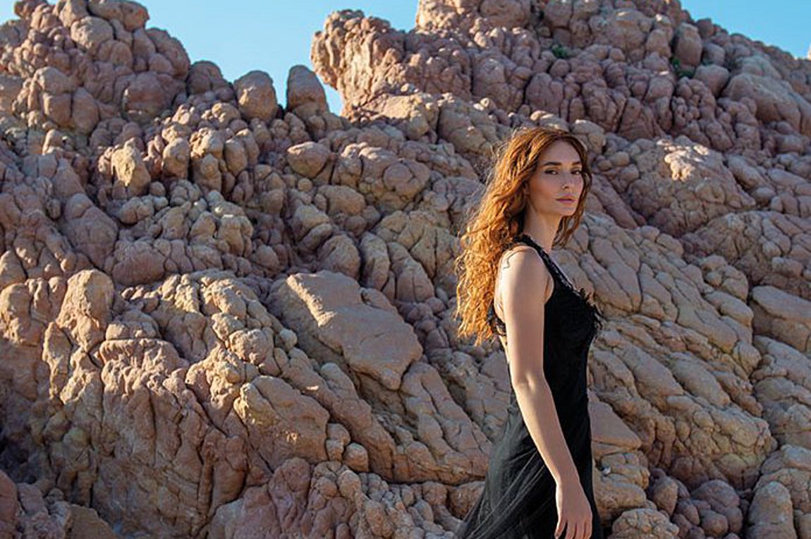 Η ηθοποιός Έρρικα Μπίγιου είναι ένα fashion girl from Mars