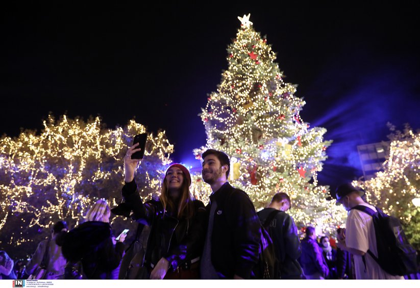 ميدان سينتاجما - صور رائعة من إضاءة الشجرة في ميدان سينتاجما
