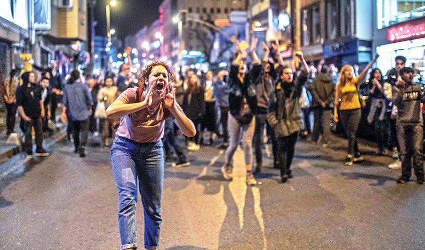 Οργή στην Τουρκία: «Ερντογάν παραιτήσου» φωνάζει ο κόσμος στους δρόμους για την οικονομική κρίση - Bίντεο