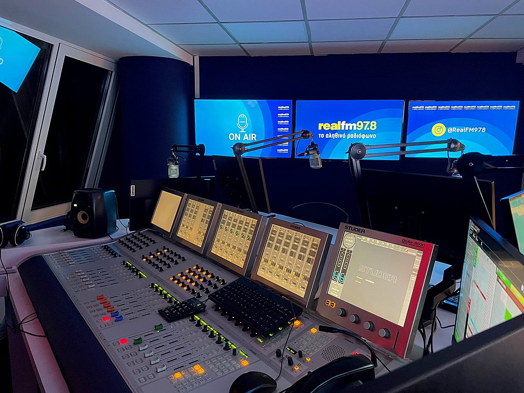 Ο ΠΣΑΤ βραβεύει τον «Realfm 97,8»