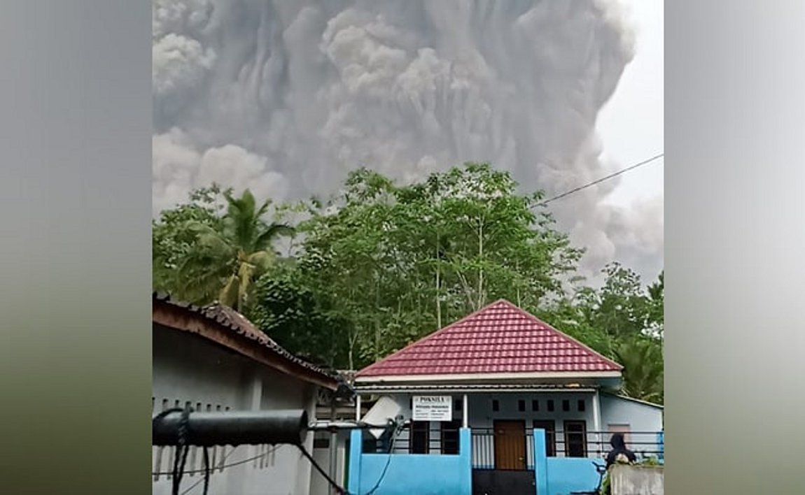 Ινδονησία: Εξερράγη το ηφαίστειο Σεμέρου – Τουλάχιστον 1 νεκρός και 41 τραυματίες – Βίντεο