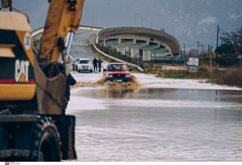 اخبار اليونان - صور مروعة بعد كارثة من سوء الأحوال الجوية في العديد من المناطق بغرب ووسط اليونان "فيديو"