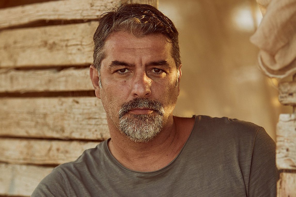 Βασίλης Μπισμπίκης: Δέχτηκε πρόταση για πρωταγωνιστικό ρόλο σε ταινία – Βίντεο