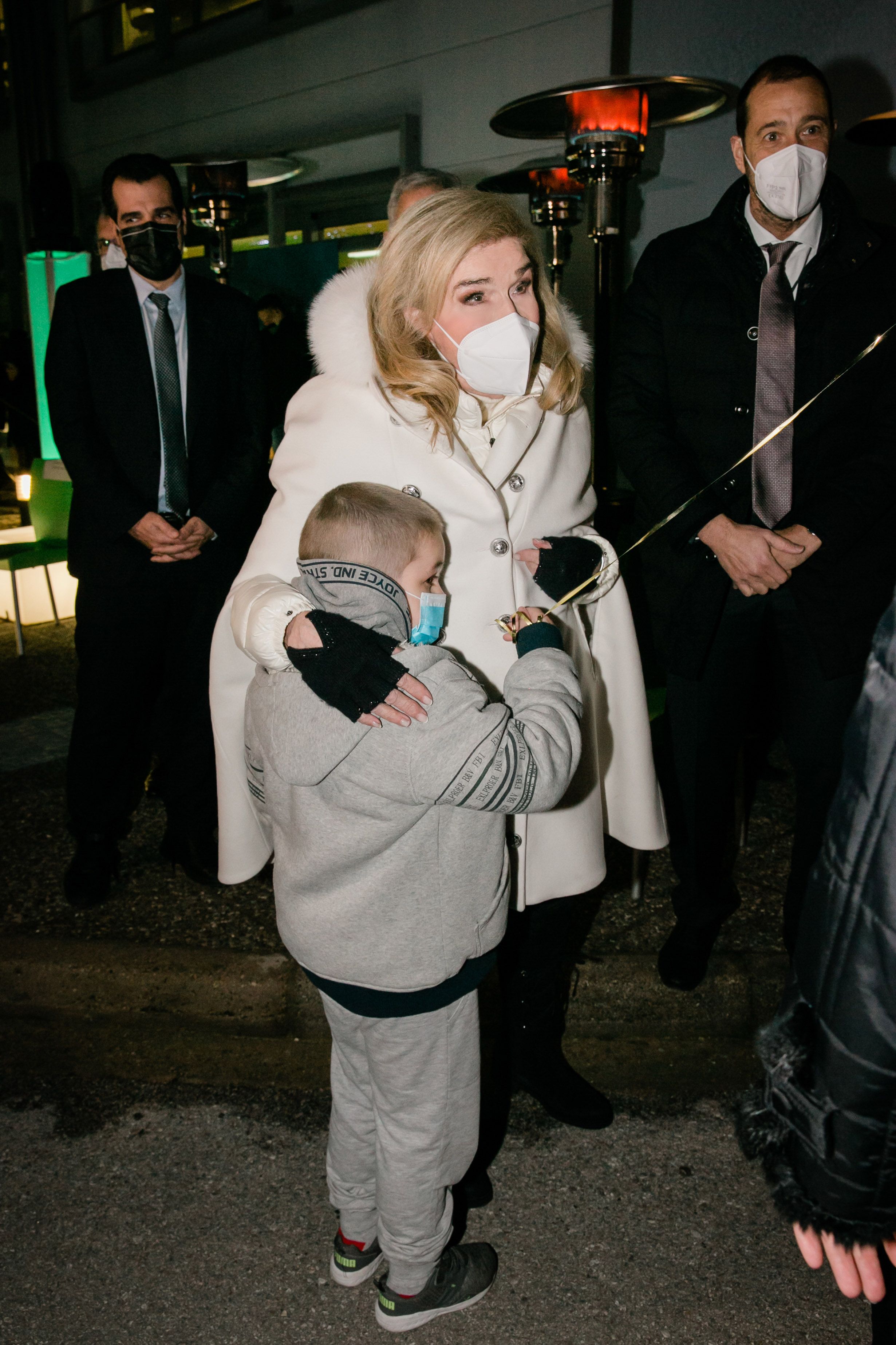  Μαριάννα Β. Βαρδινογιάννη με ένα από τα παιδιά της Μονάδας