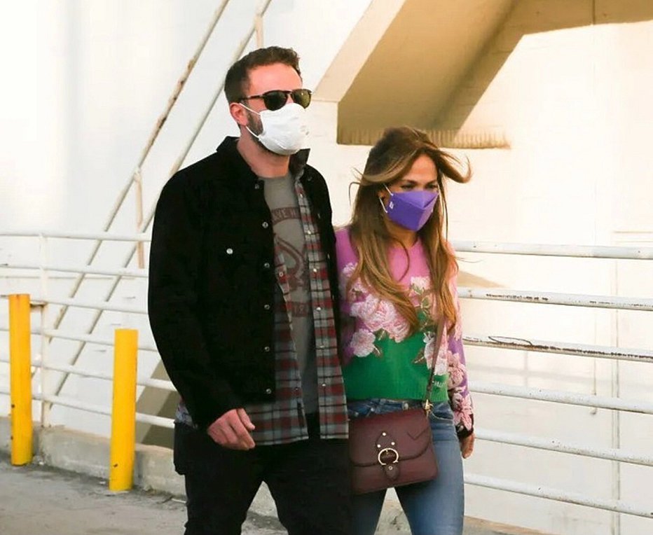 Η JLo επαναφέρει τις timberland boots στη μόδα