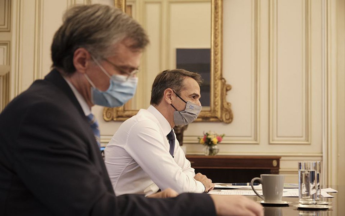 Σύσκεψη στο Μαξίμου με Μητσοτάκη-Τσιόδρα για τη μετάλλαξη Όμικρον