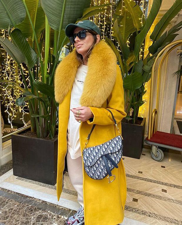 4 κίτρινα πανωφόρια για να σπάσετε τη μονοτονία του χειμώνα