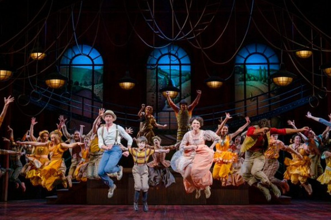 Ο Χιου Τζάκμαν και η Σάτον Φόστερ στο μιούζικαλ «The Music Man»