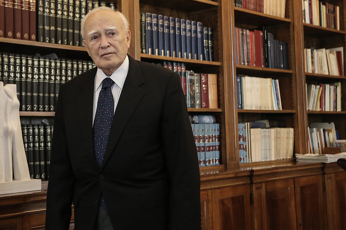 Ο Νίκος Δένδιας για τον θάνατο του Κάρολου Παπούλια