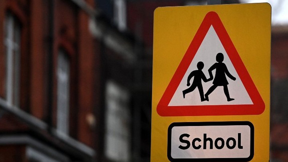 Αγγλία: Καλεί συνταξιούχους εκπαιδευτικούς για ενισχύσεις στα σχολεία