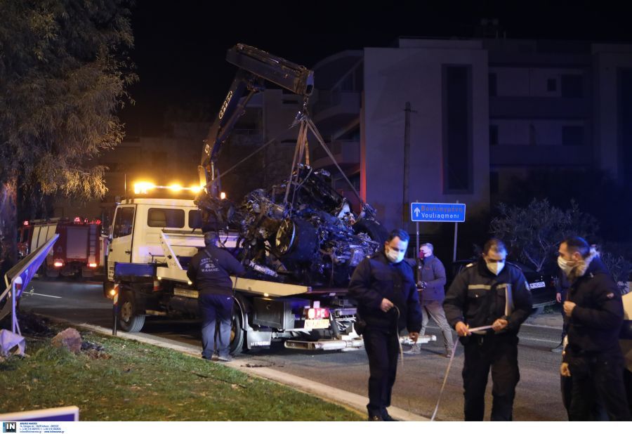 تحطم سيارة فيراري في فولا - سيارة فيراري تتحطم في حادث مأساوي في فولا ، مع فولياجميني - فيديو