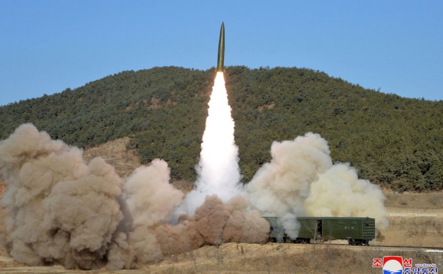 Η Βόρεια Κορέα εκτόξευσε δυο βαλλιστικούς πυραύλους