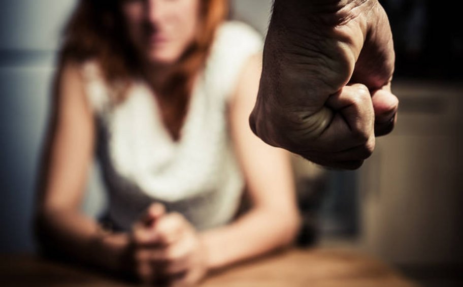 Eπτά συλλήψεις για υποθέσεις ενδοοικογενειακής βίας σε Αχαΐα, Ηλεία και Αιτωλοακαρνανία