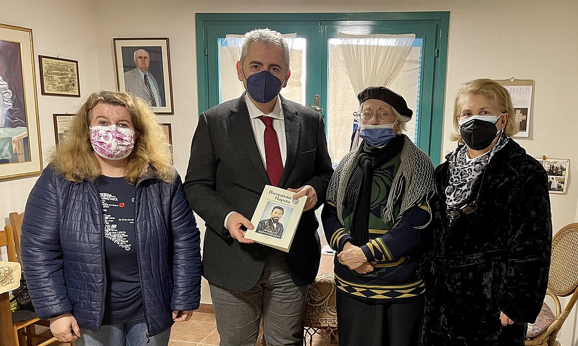 Ο Μάξιμος Χαρακόπουλος επίτιμο μέλος της Ένωσης Λογοτεχνών Συγγραφέων Λάρισας